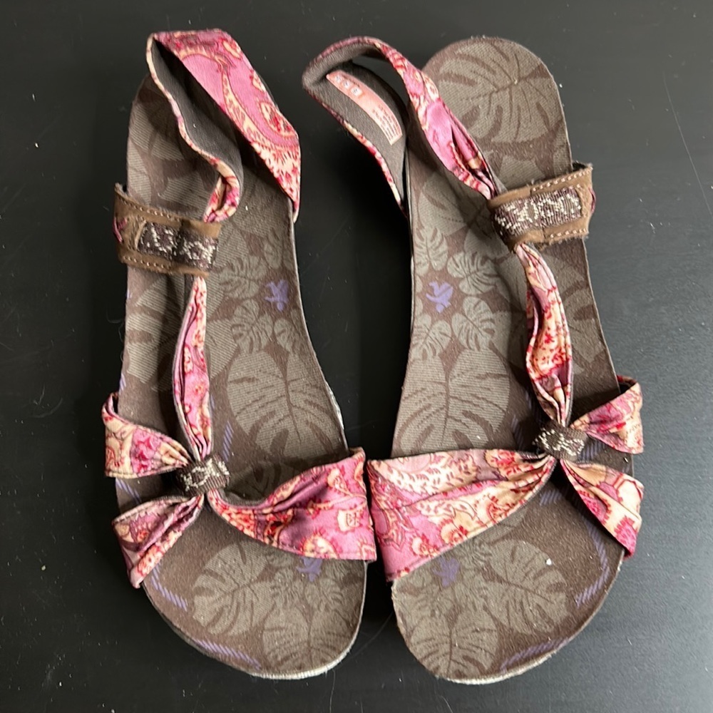 Cushe Boho Ohia Sandal Cotton Straps with Rubber Sole Pink Paisley Size 6